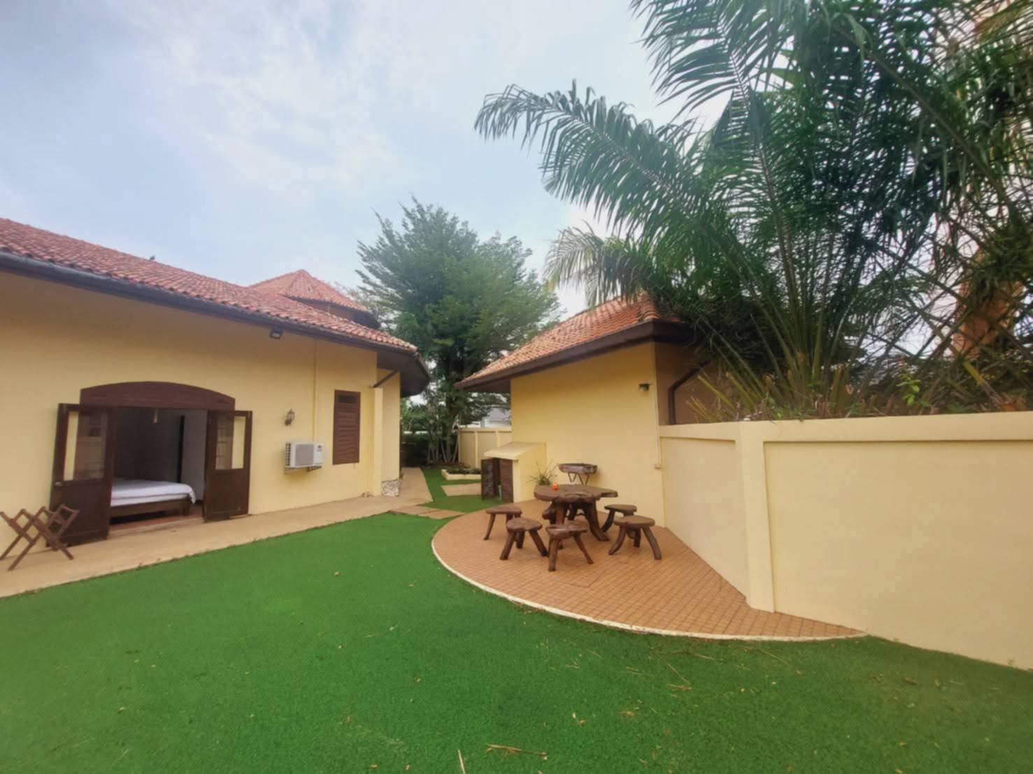3 Bedroom Villa for sale in Soi Siam