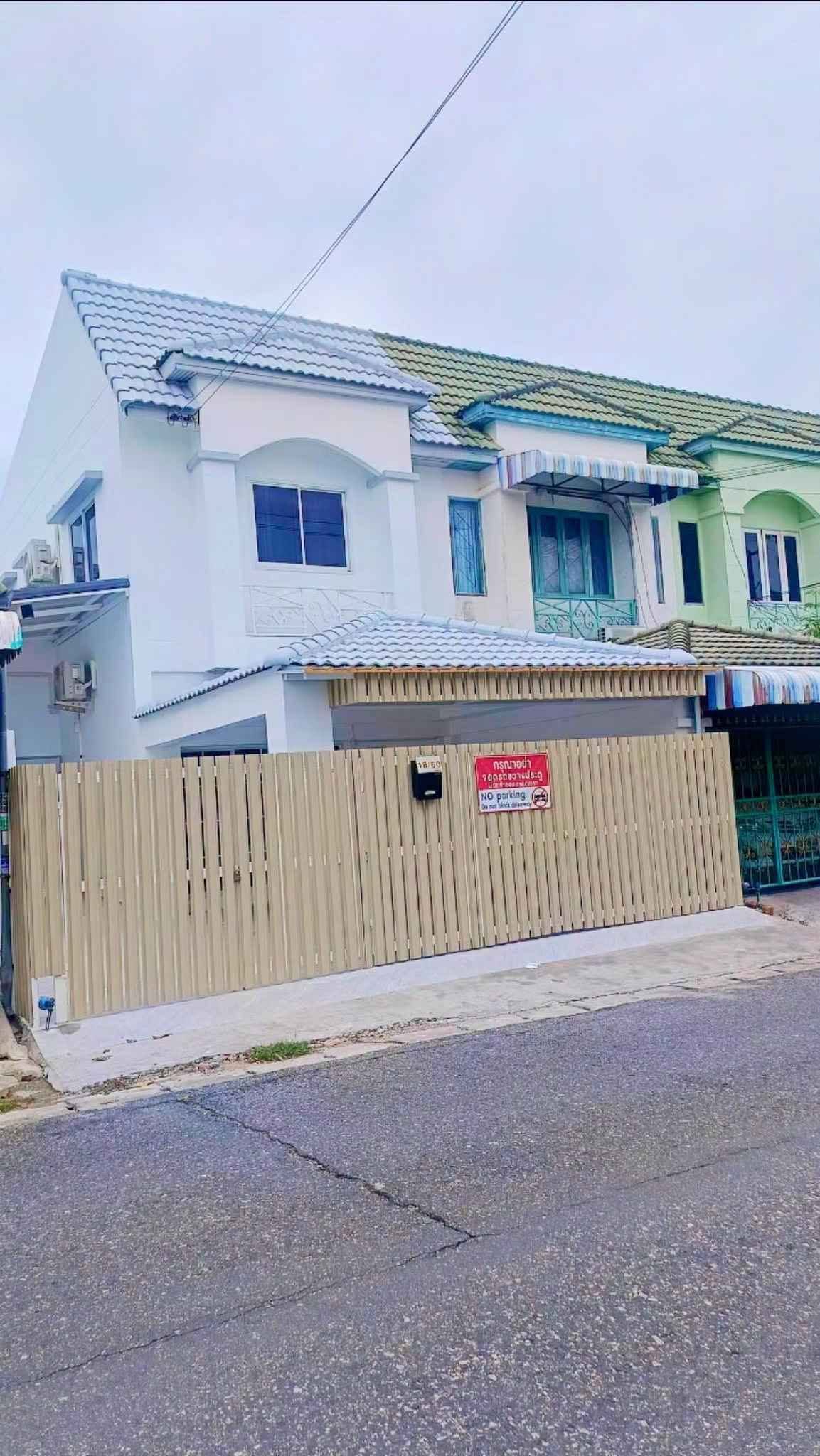 3 Bedroom Townhouse for sale at Chadt Kaew 9