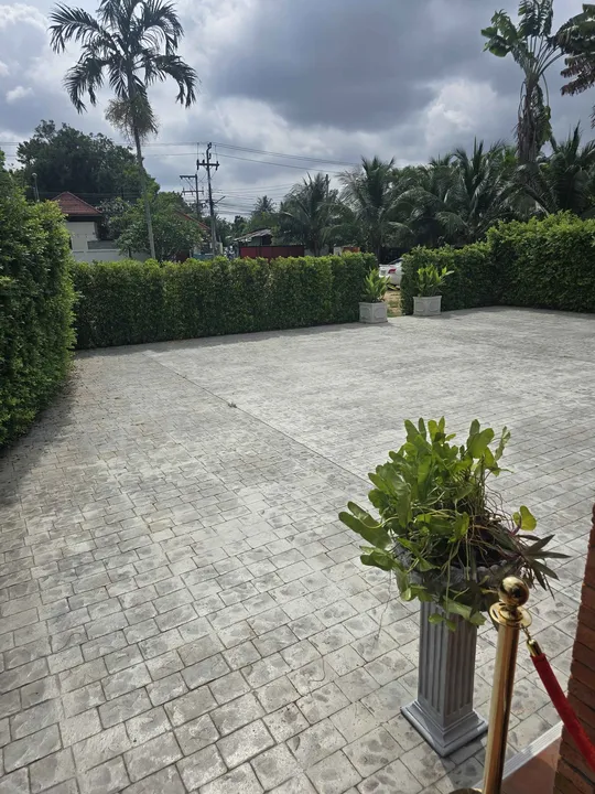 Commercial for sale in Pong