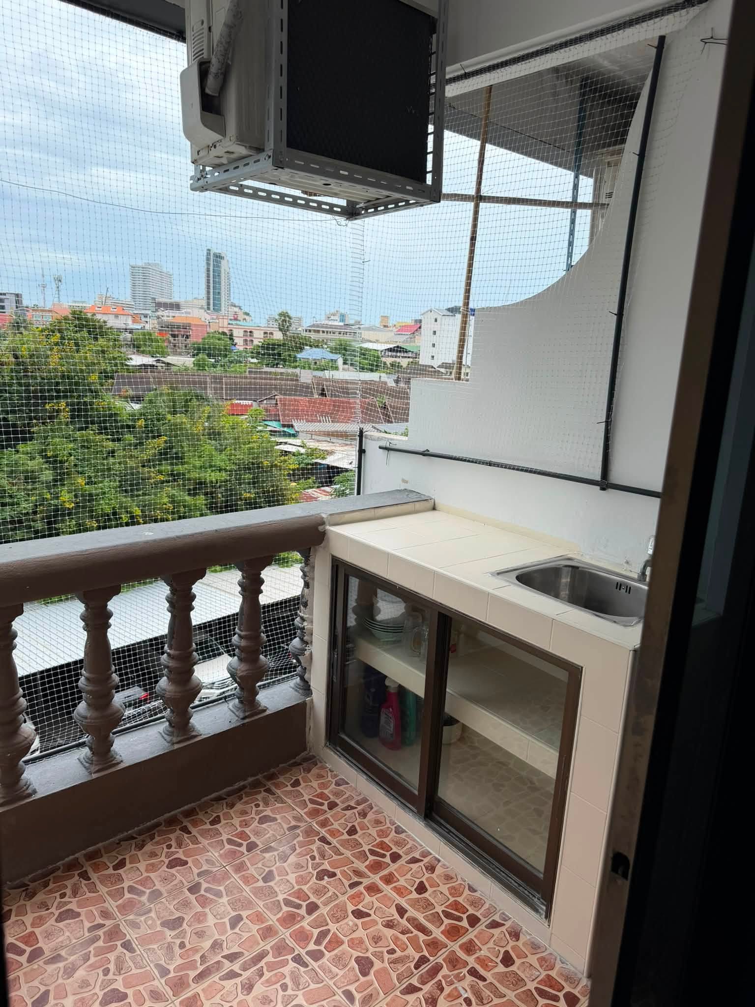 1 Bedroom Condo for rent at 9 Karat