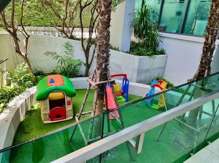 Photo from a listing at Rhythm Sukhumvit 42