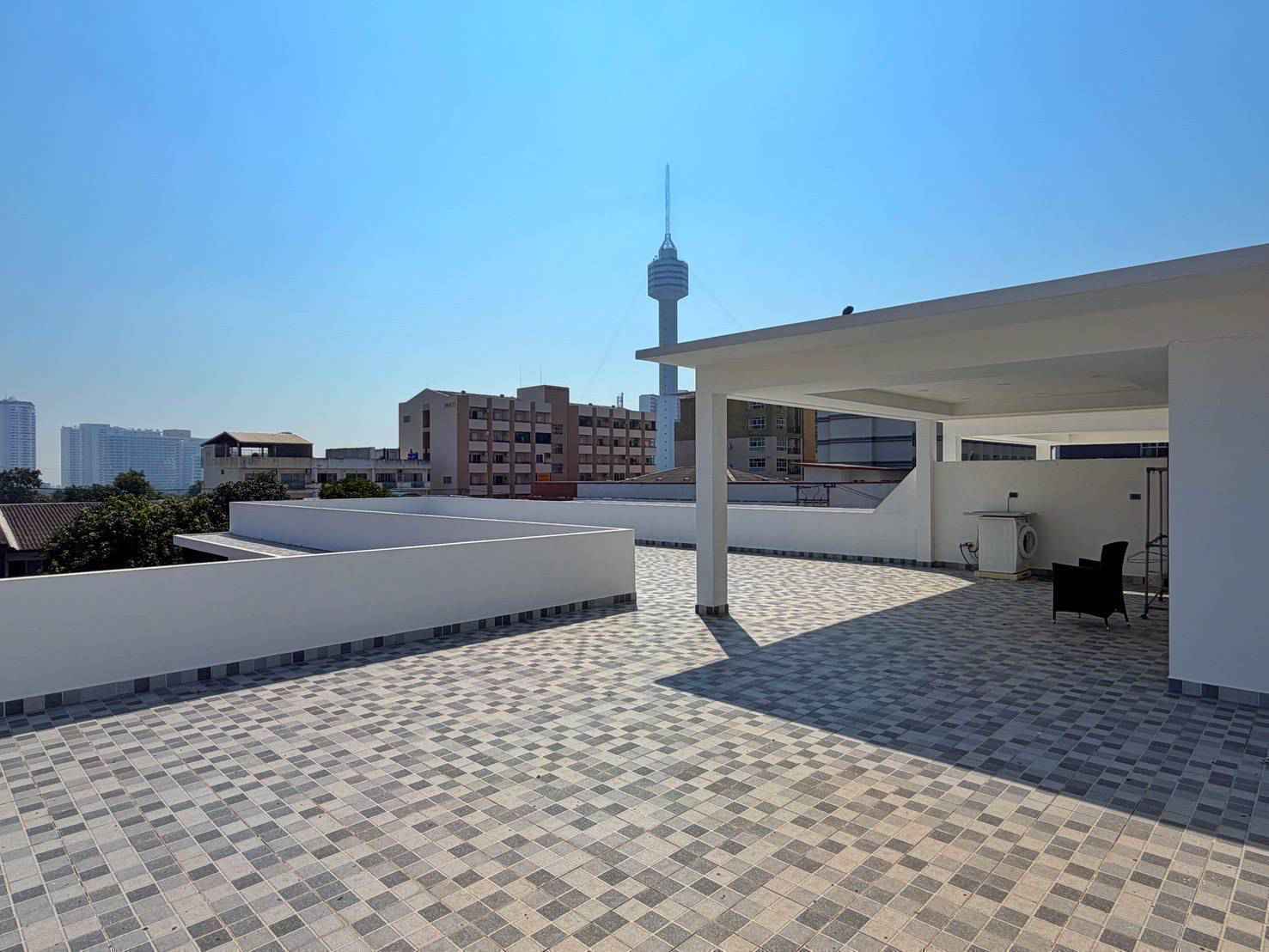 6 Bedroom Villa for sale in Pratumnak