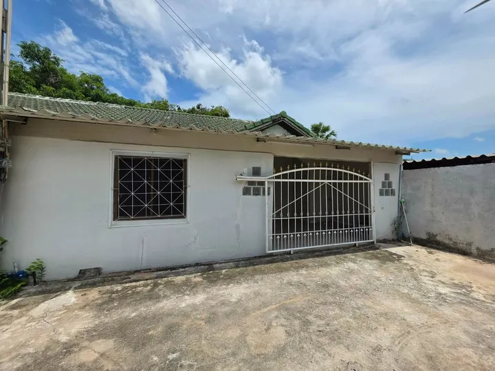 3 Bedroom Townhouse for sale in Bang Lamung