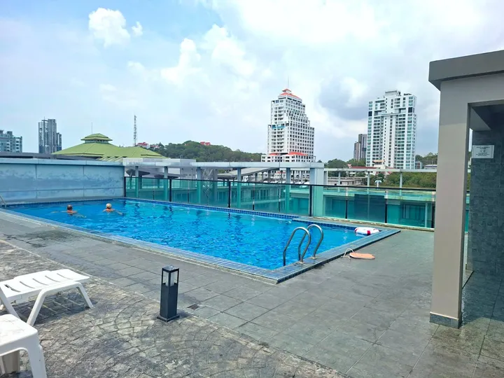 Photo from a listing at Siam Oriental Plaza