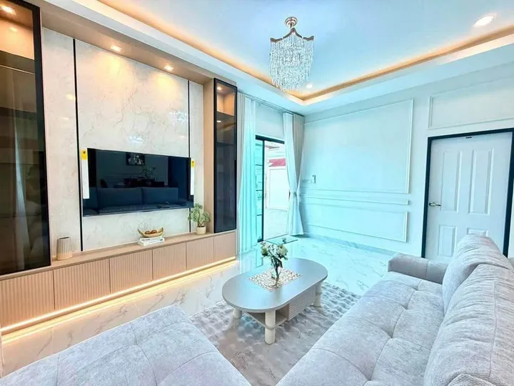 3 Bedroom Villa for sale in Pornprapanimit