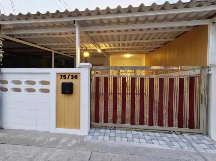 2 Bedroom Townhouse for sale in Bang Lamung