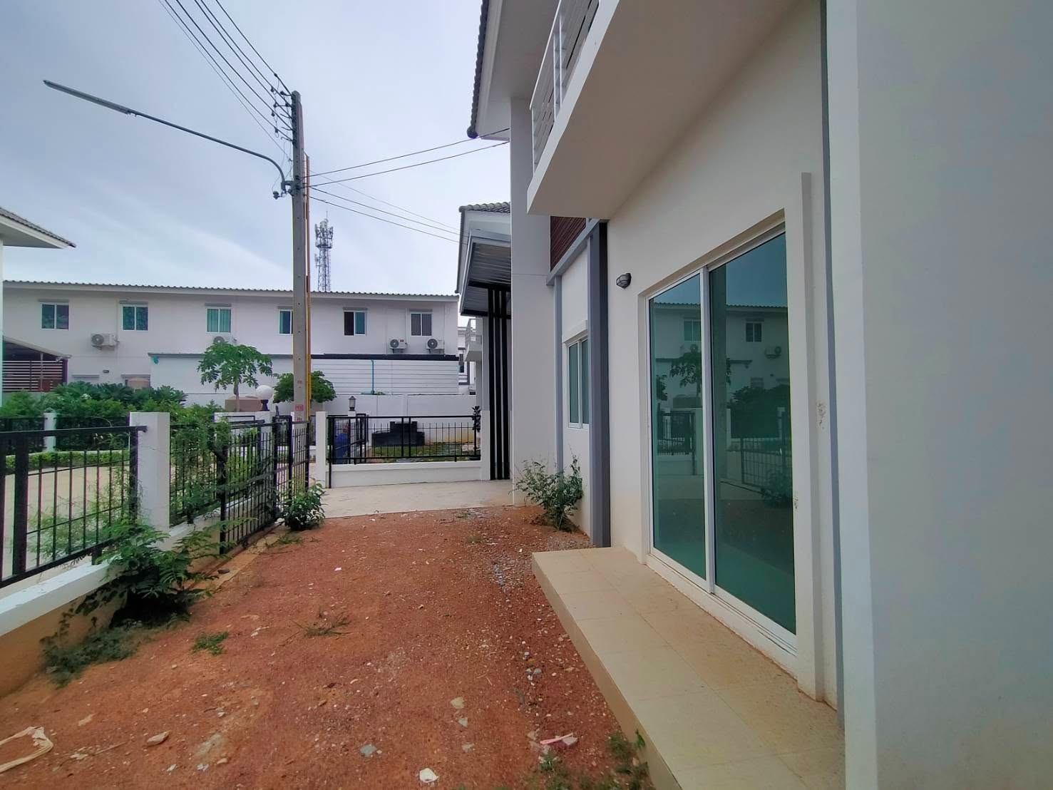 3 Bedroom Townhouse for sale in Noen Plub Wan