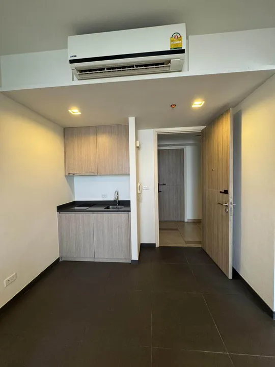 Photo from a listing at Unixx