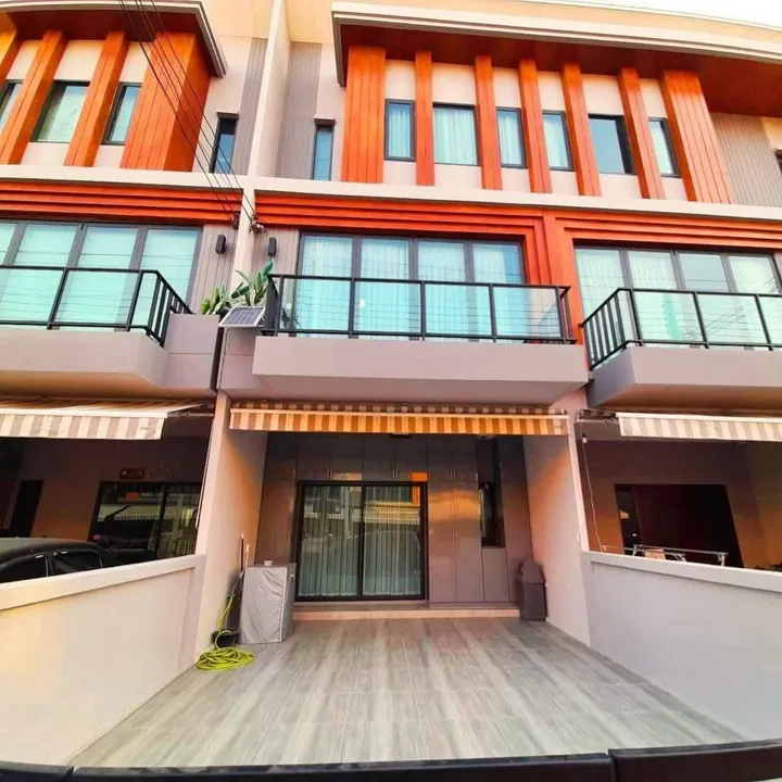 4 Bedroom House for sale in Pattanakarn