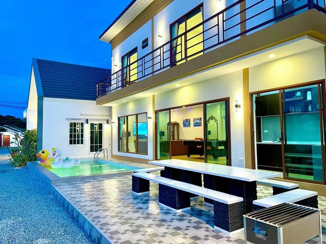 6 Bedroom Villa for sale in Huai Yai