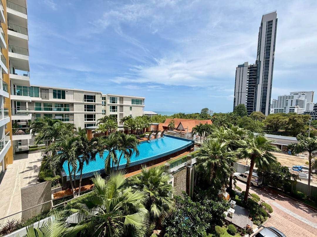 1 Bedroom Apartment for rent at The Peak Towers