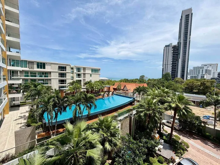 1 Bedroom Apartment for rent at The Peak Towers