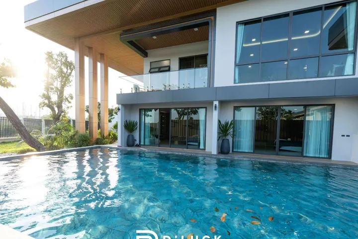 8 Bedroom Villa for sale in Toongklom Tanman