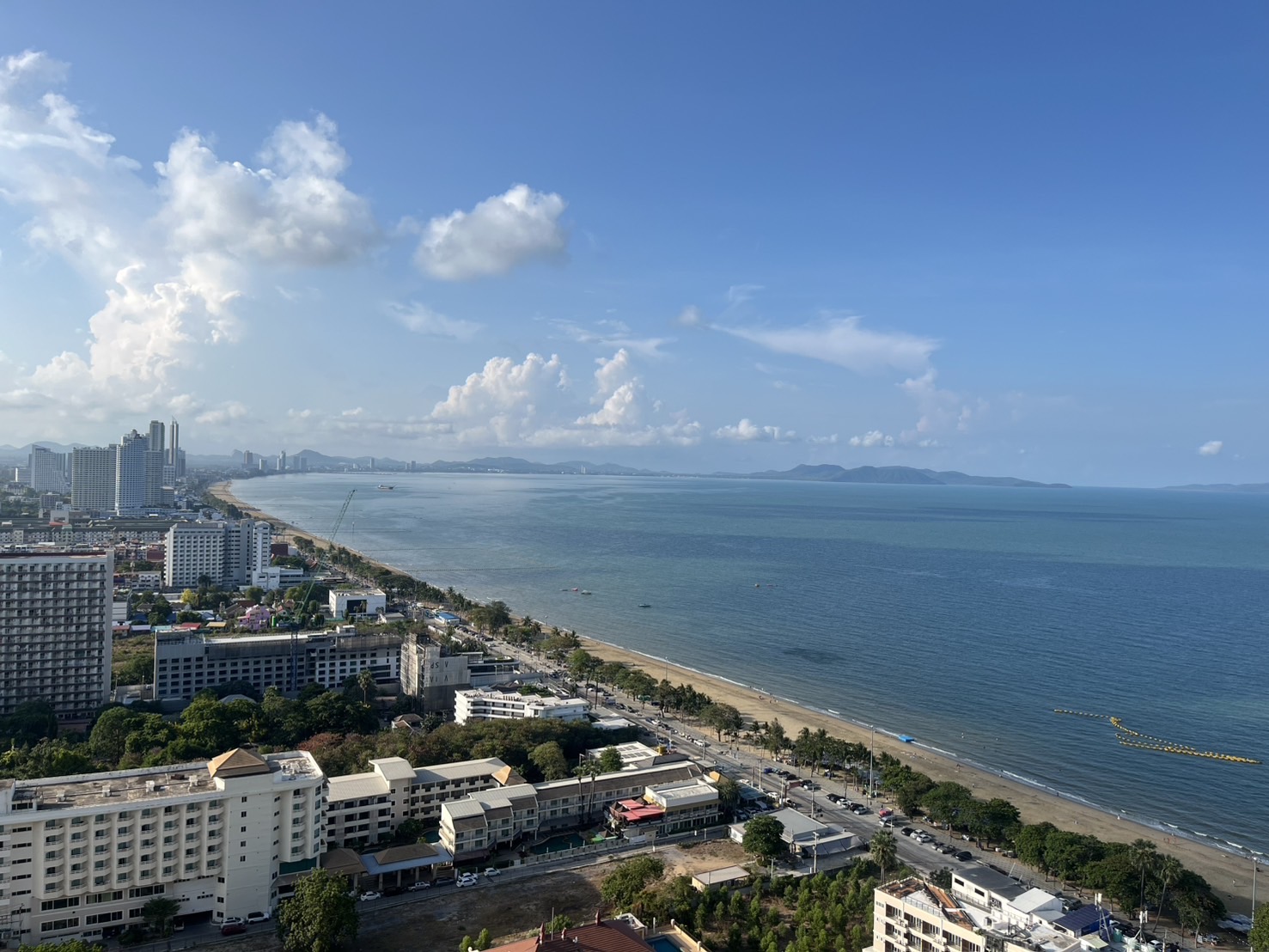 1 Bedroom Condo for rent at Copacabana