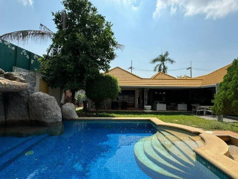 5 Bedroom House for sale in Soi Siam