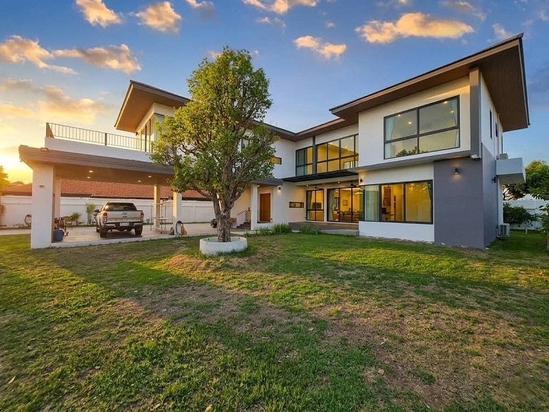 6 Bedroom House for sale in Nong Prue