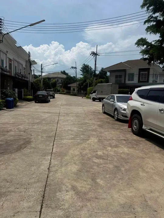 3 Bedroom Townhouse for sale at Lalin Property Leo