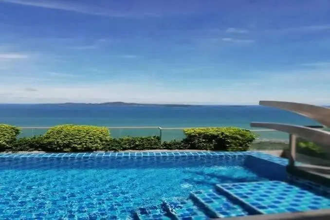 Studio for rent at The Peak Towers