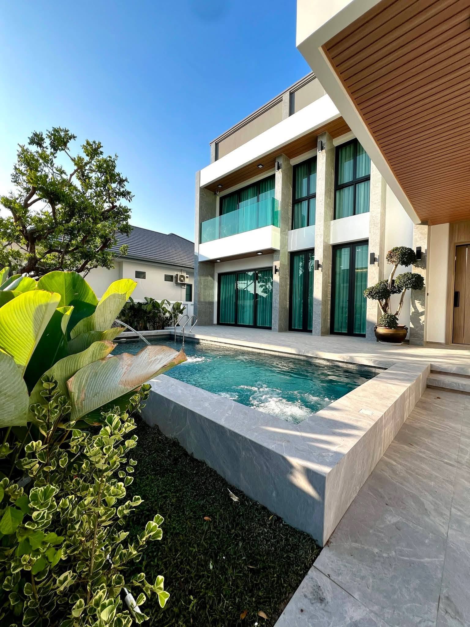 5 Bedroom House for sale at Impress Village