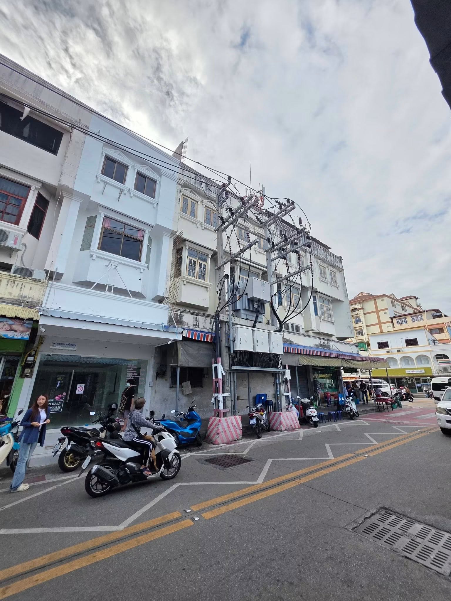 Commercial for sale in Soi Buakhao