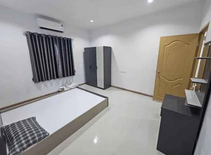 2 Bedroom Townhouse for rent in Soi Siam