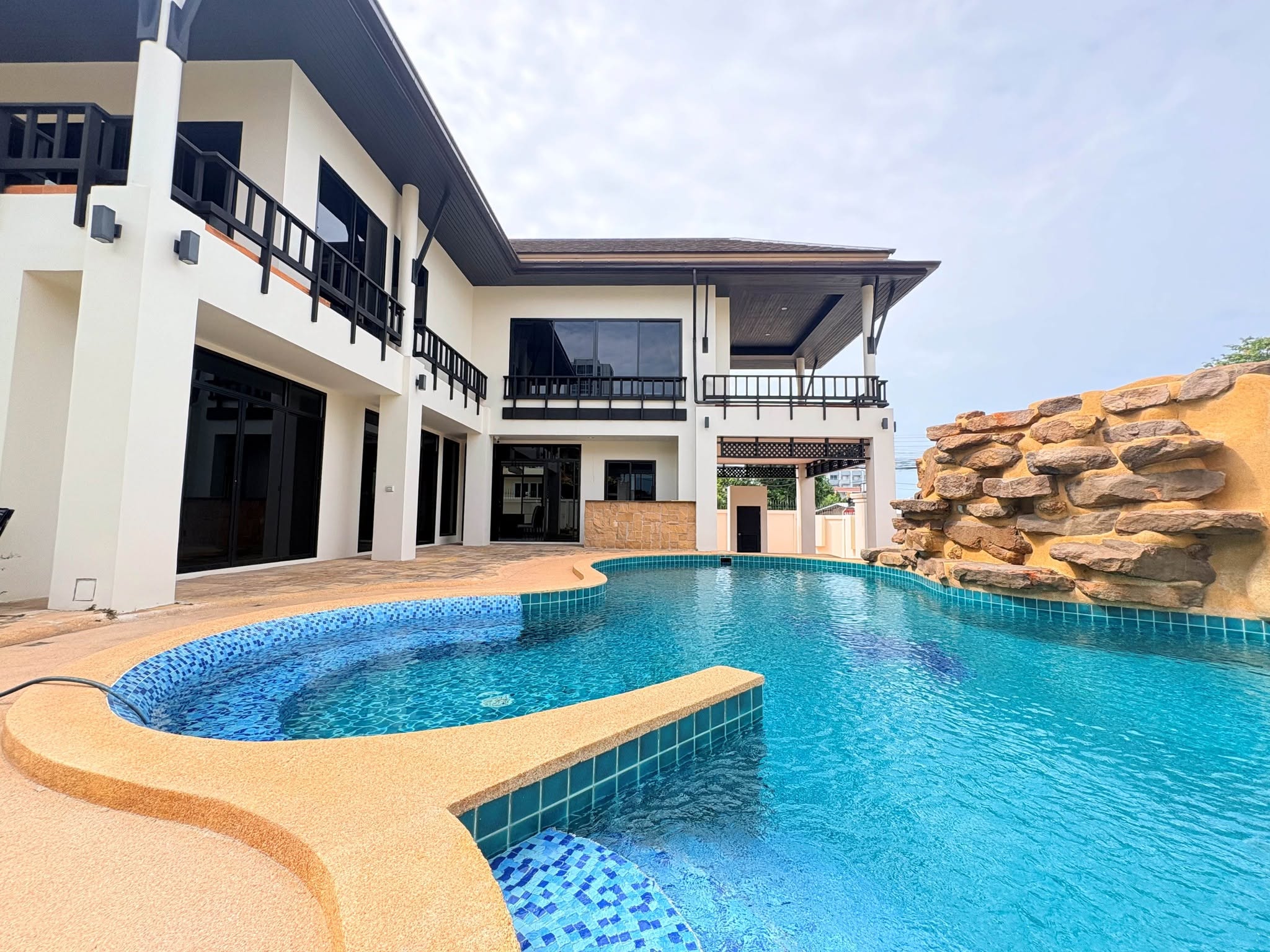 4 Bedroom Villa for rent in Pratumnak