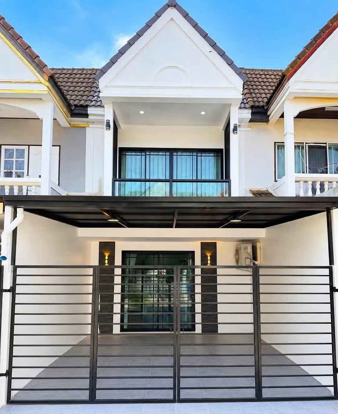3 Bedroom Townhouse for sale in Takhian Tia