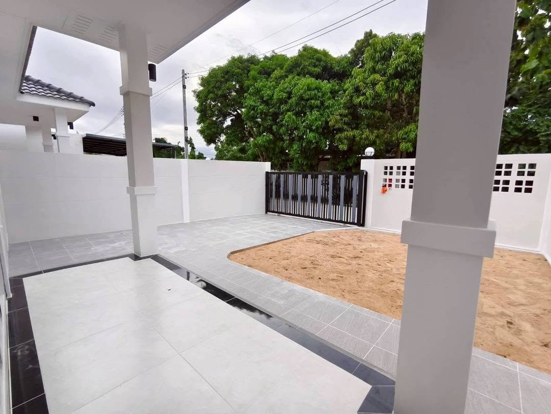 3 Bedroom Townhouse for sale in Pong