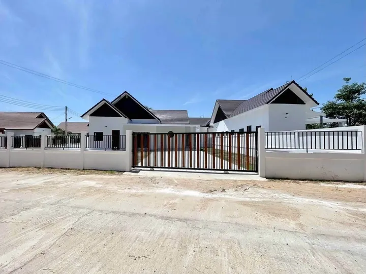 3 Bedroom House for sale in Rong Po