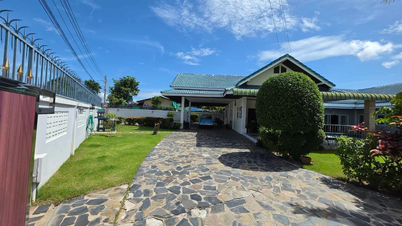 5 Bedroom House for sale in Noen Plub Wan