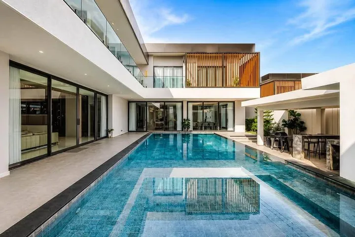 8 Bedroom Villa for rent in Jomtien
