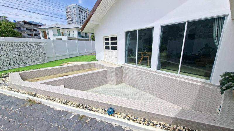 5 Bedroom House for rent in Jomtien