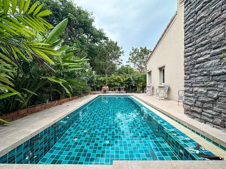 Photo from a listing at Silk Road Place