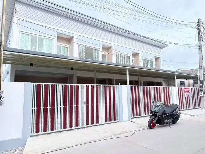 3 Bedroom Townhouse for sale in Noen Plub Wan