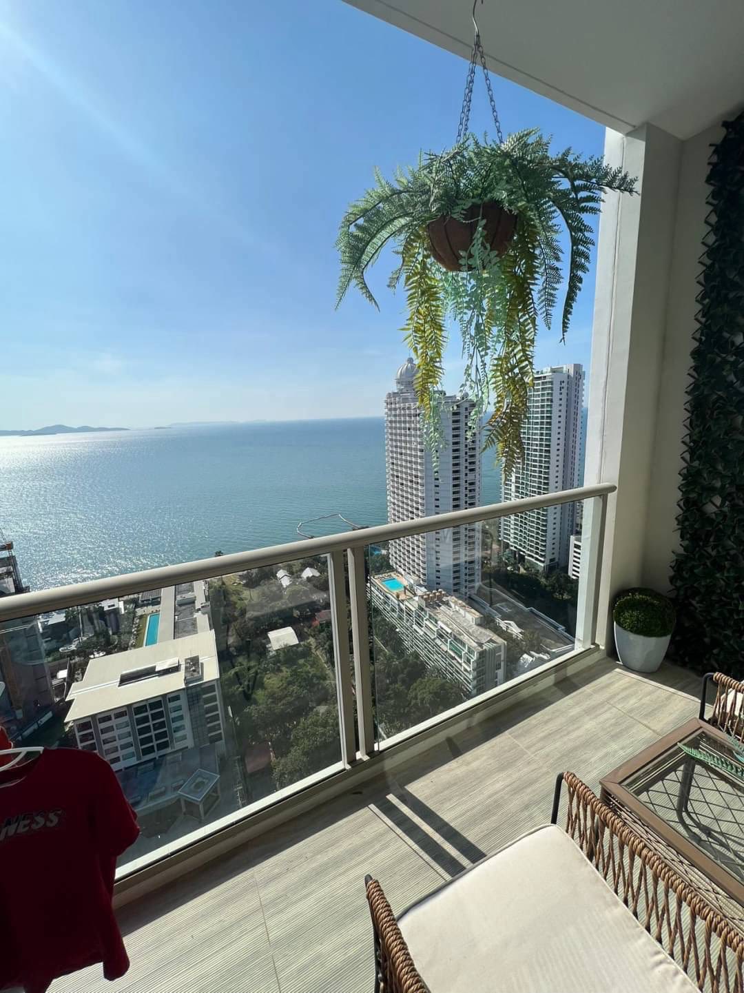 2 Bedroom Condo for sale at Riviera Wongamat