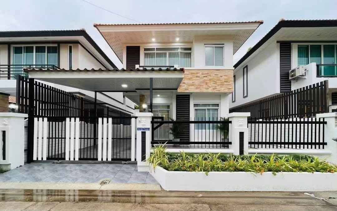 4 Bedroom House for sale in Na Jomtien