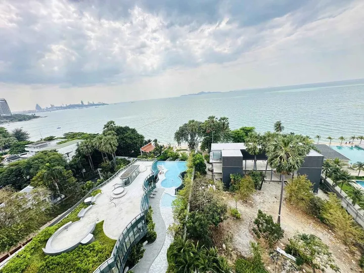 Photo from a listing at Arom Wongamat