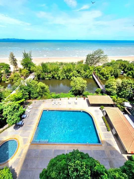3 Bedroom Condo for sale at Beach Villa Viphavadi