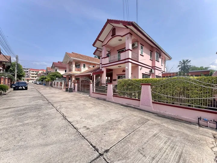 Photo from a listing at Sirisa 9