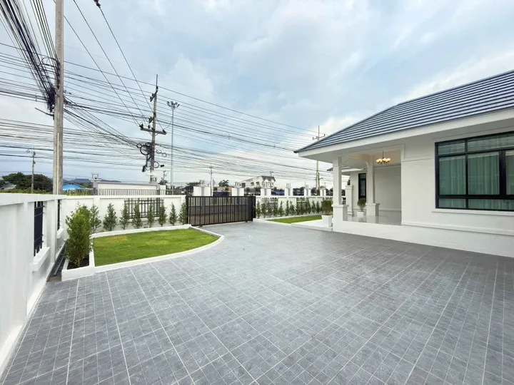 5 Bedroom House for sale in Bang Saray