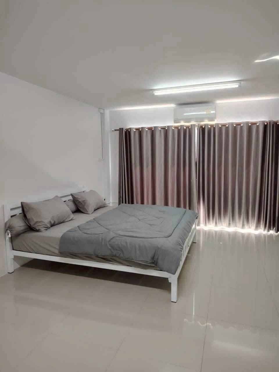 Commercial for rent in Huai Yai