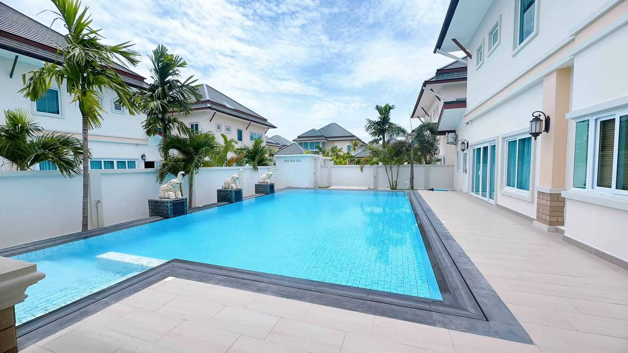 5 Bedroom House for sale in Huai Yai