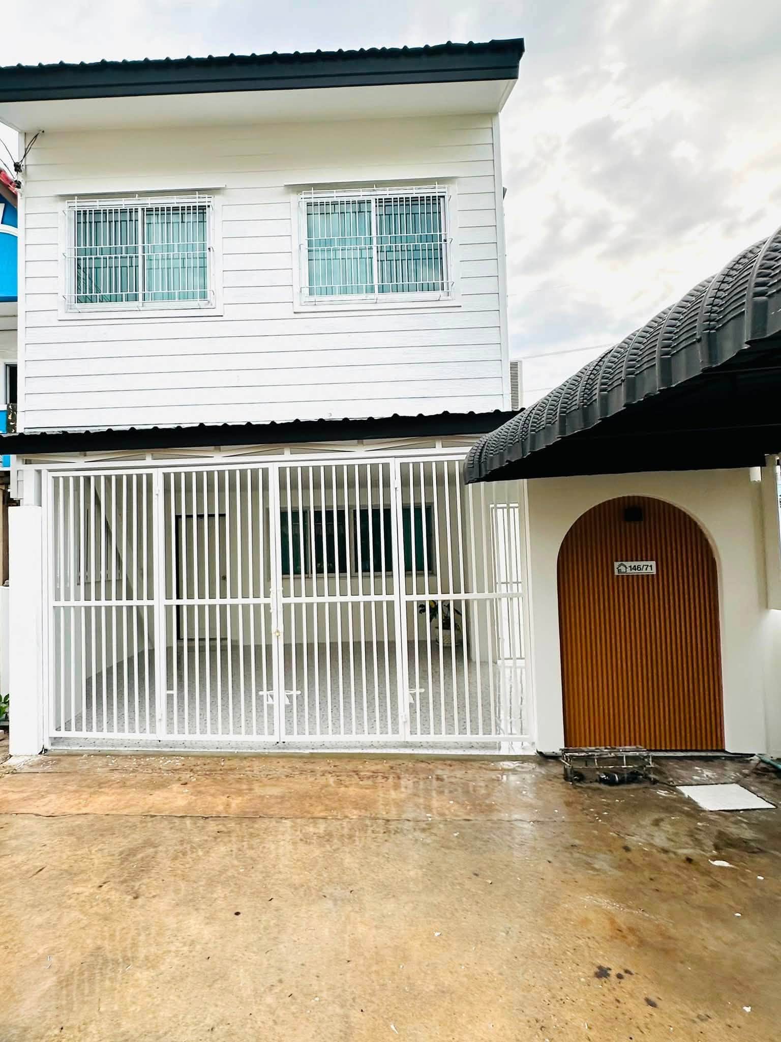 3 Bedroom House for sale in South Pattaya