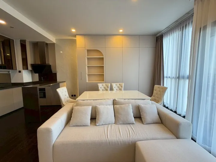 Photo from a listing at Park Origin Thonglor