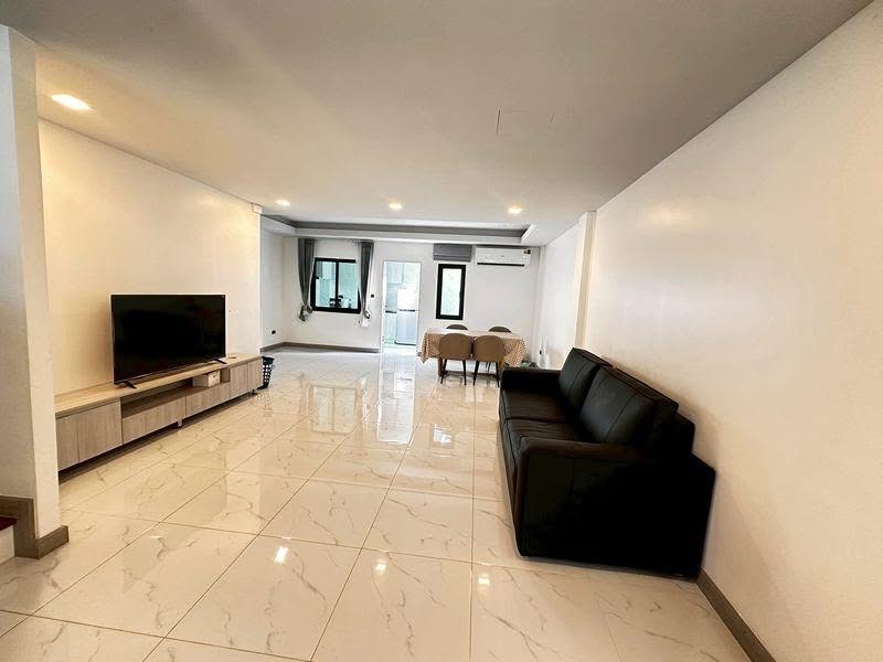3 Bedroom Townhouse for rent at Chok Chai Village 9