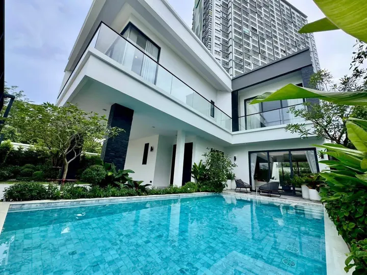 4 Bedroom Villa for sale at Luxury Vista Villa Pattaya