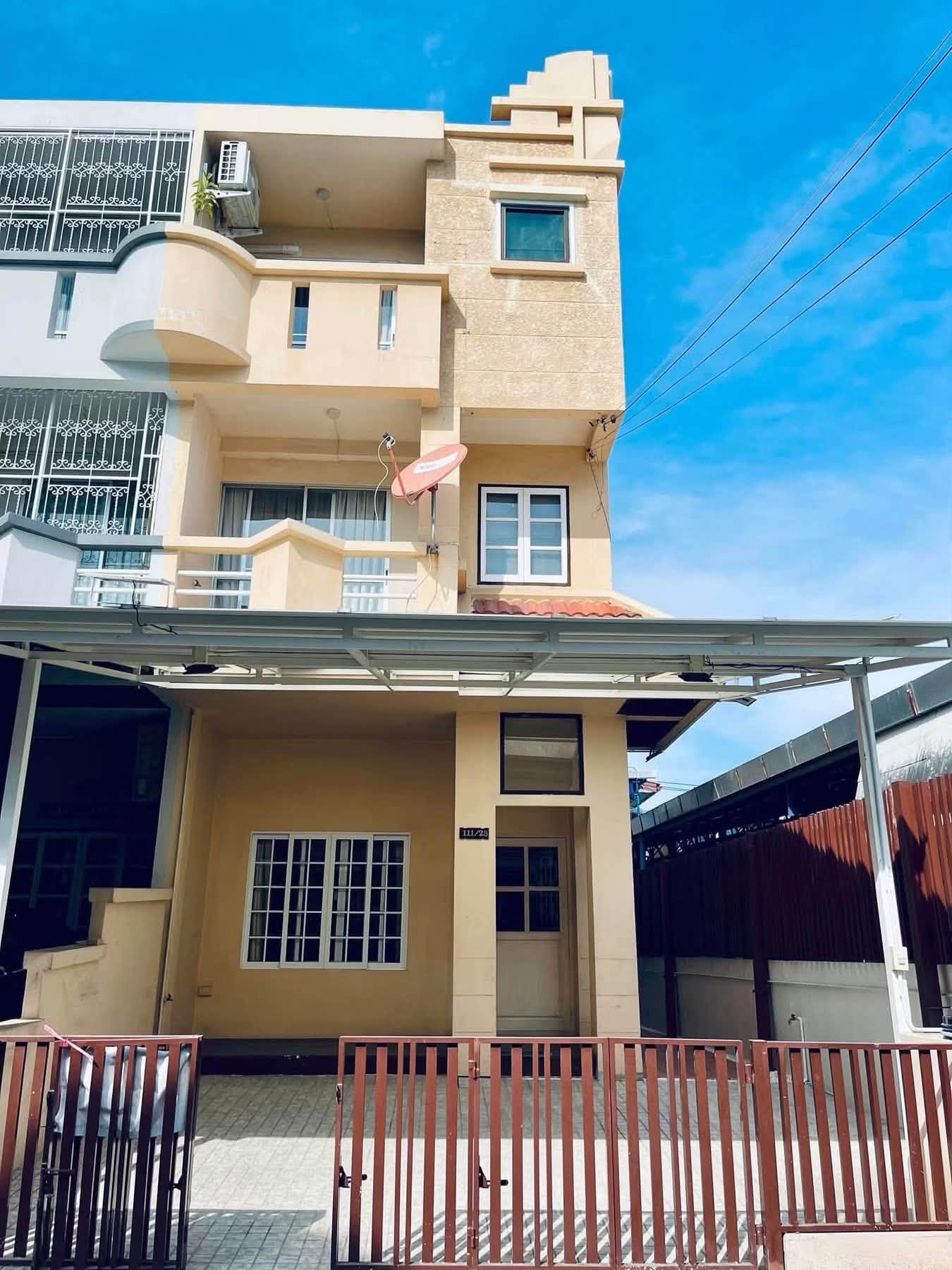 3 Bedroom Townhouse for rent at Happy Land Ville
