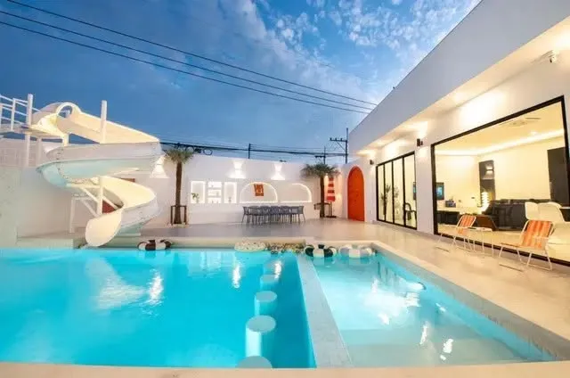 7 Bedroom Villa for sale at De Moon