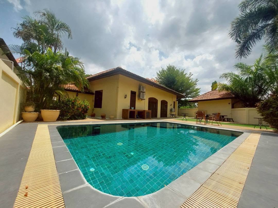 3 Bedroom Villa for sale in Soi Siam