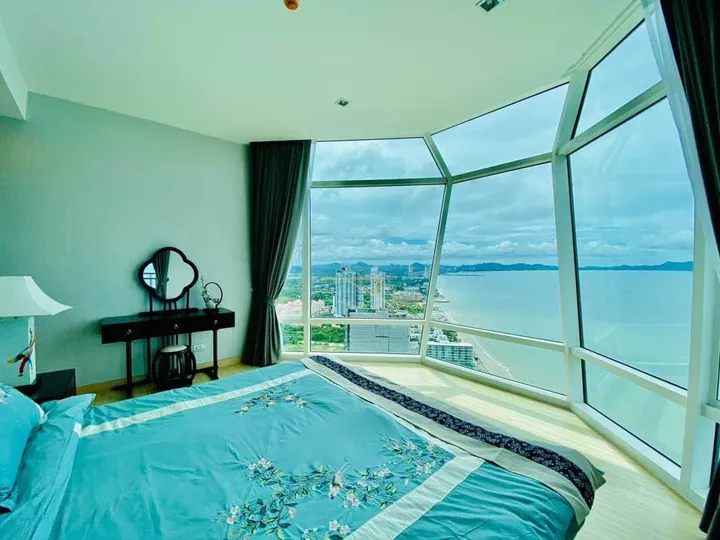 Photo from a listing at Reflection